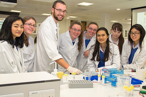 Study biochemistry & life science in Australia for a fulfilling career opportunity