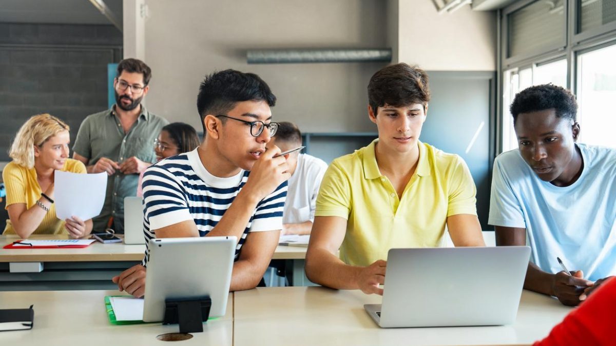Collaborative Learning Models That Improve Understanding